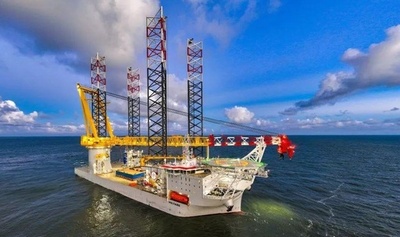 世界初の3200トン級ジャッキアップ型風力発電施設設置作業船が出航