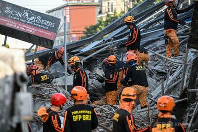建設中ビルの倒壊事故で1人死亡、20人が行方不明 フィリピン