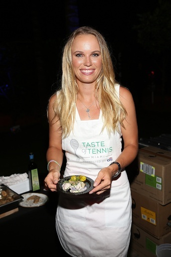 マイアミ・オープン出場のボズニアツキら、立食イベントに参加