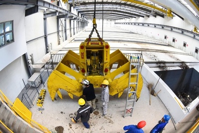 国内初のバイオ式ごみ処理機のラインテスト 江蘇