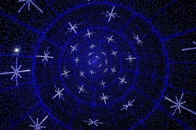 Xmasイルミネーション、美しい青の世界 スペイン