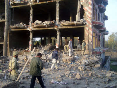 パキスタンで2件の自爆攻撃、19人死亡