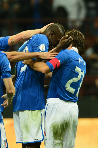 10人のイタリアがデンマークを破る、W杯欧州予選