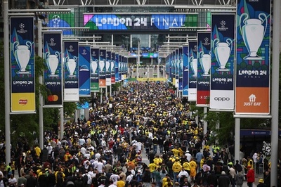 欧州CL決勝、警察が50人以上逮捕 ピッチ侵入者も