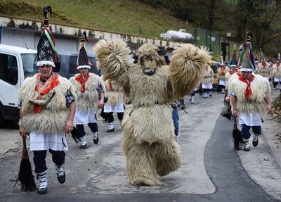 スペイン・ナバーラ伝統の謝肉祭は「なまはげ」似？
