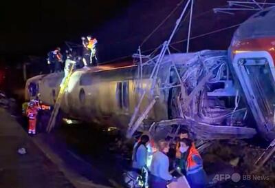 スペイン高速鉄道脱線衝突事故、死者39人に