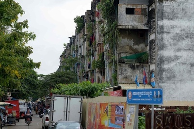 市民の暮らし営まれてきた集合住宅、取り壊しへ プノンペン