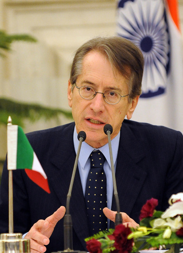 イタリア外相が抗議の辞任、海兵隊員のインド送還で