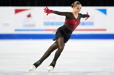 15歳ワリエワが世界新V、ロシアが表彰台独占 スケート・カナダ