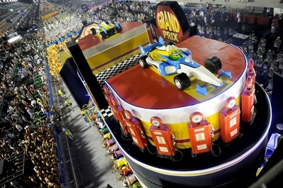 リオのカーニバル、優勝チーム決定 セナ追悼の演目