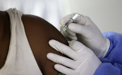 UAE、対象者全員が1回以上ワクチン接種