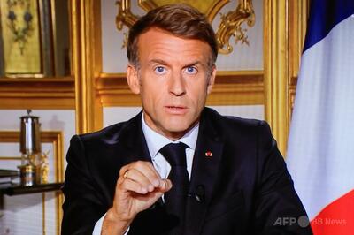 マクロン氏、仏暴動を自らの選挙運動に利用する外国首脳を非難
