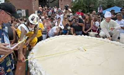 巨人のおやつ？直径2.5メートルのライムパイでギネス挑戦、米フロリダ