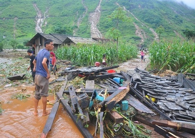 嵐に見舞われたベトナム北部、鉄砲水や土砂崩れで15人が死亡
