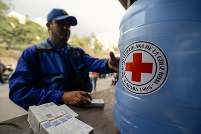 ベネズエラに赤十字の支援物資第一弾が到着 大統領が搬入認める