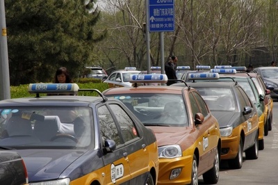 来年末までに2万台のタクシーを電気自動車に切り替え、北京市