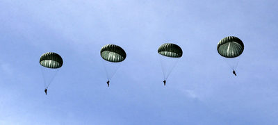 スリランカ陸軍学校で卒業生が実技披露