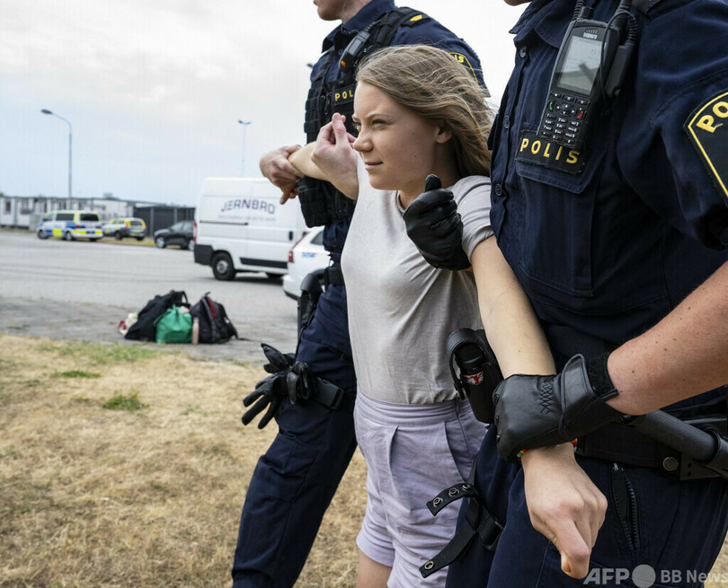 グレタさん起訴、警察の退去命令に従わず スウェーデン