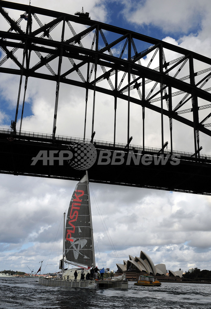 ペットボトル1万2500本の船、18日で太平洋を横断