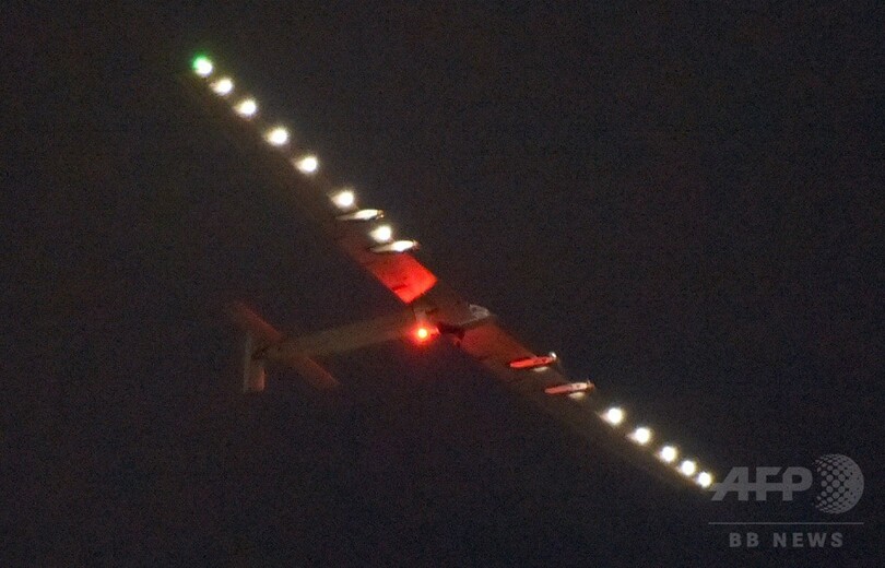 ソーラー機、名古屋に予定外の着陸 空から日本を撮影