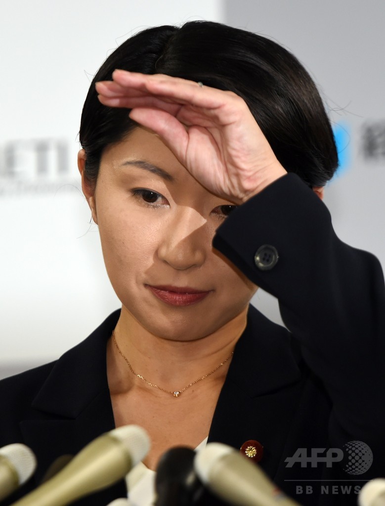 小渕経産相が辞任、「何ひとつ貢献できなかった」