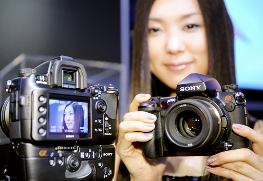 ソニー、デジタル一眼レフカメラ最上位機種「α900」発売へ 写真3 ソニー、デジタル一眼レフカメラ最上位機種「α900」発売へ 写真3