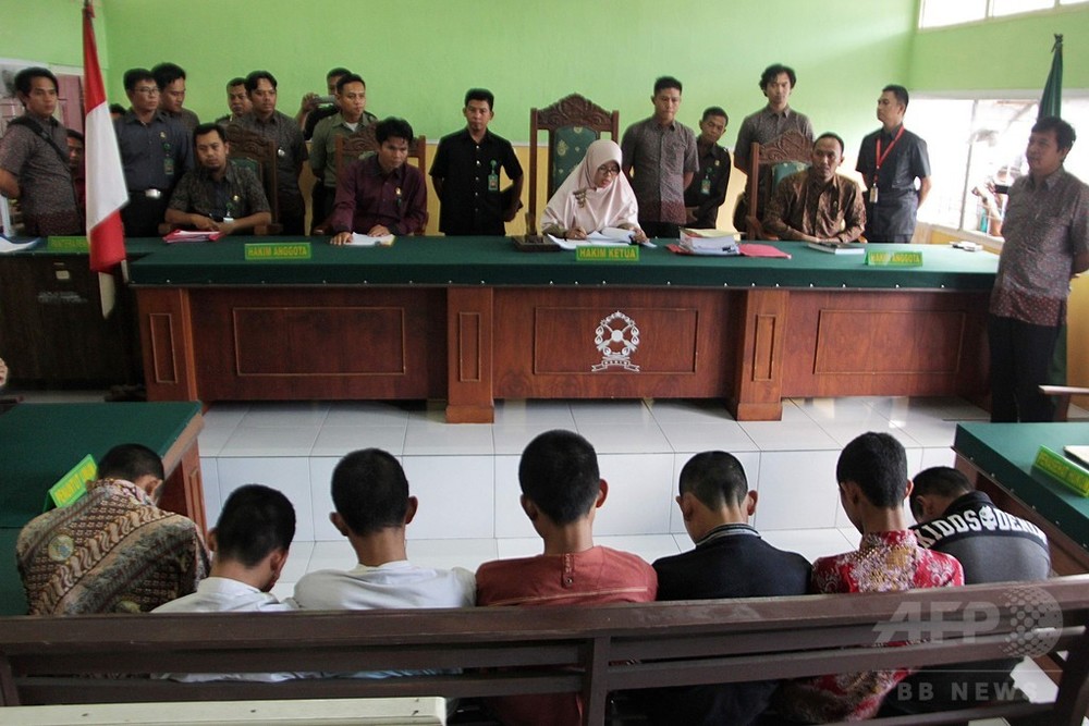 14歳少女をレイプ殺人、10代少年7人を収監 インドネシア 写真2枚 国際ニュース:AFPBB News