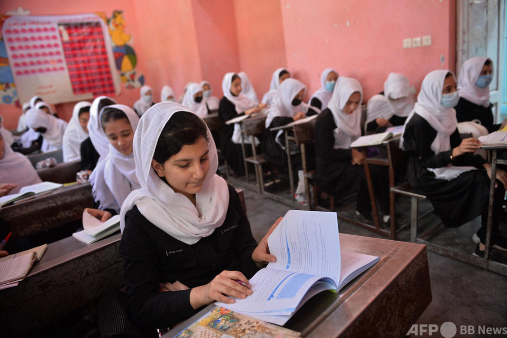タリバン、女子生徒の登校「できるだけ早く」再開