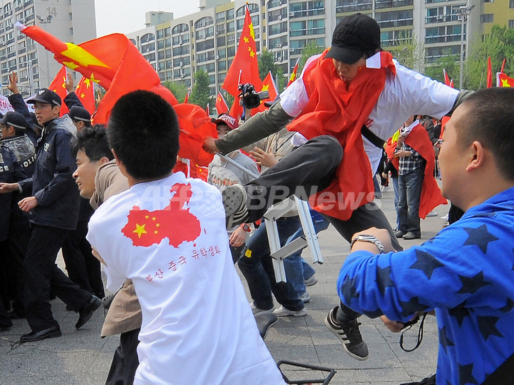 韓国の聖火リレー、親中国派が数で圧倒 現場は騒然 写真18枚 国際