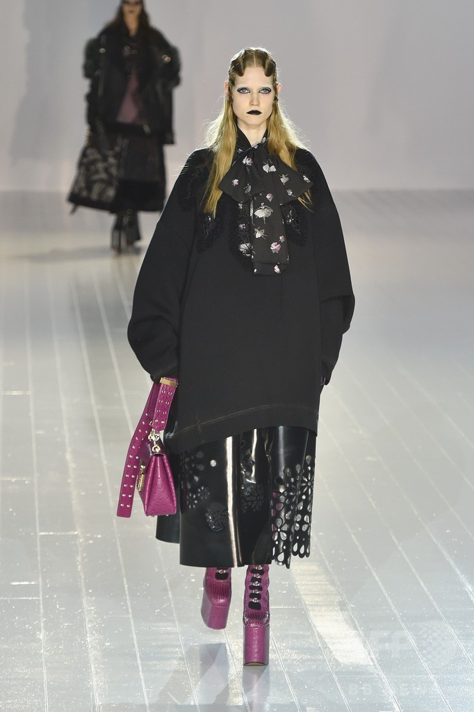 「マーク ジェイコブス」16/17年秋冬コレクション