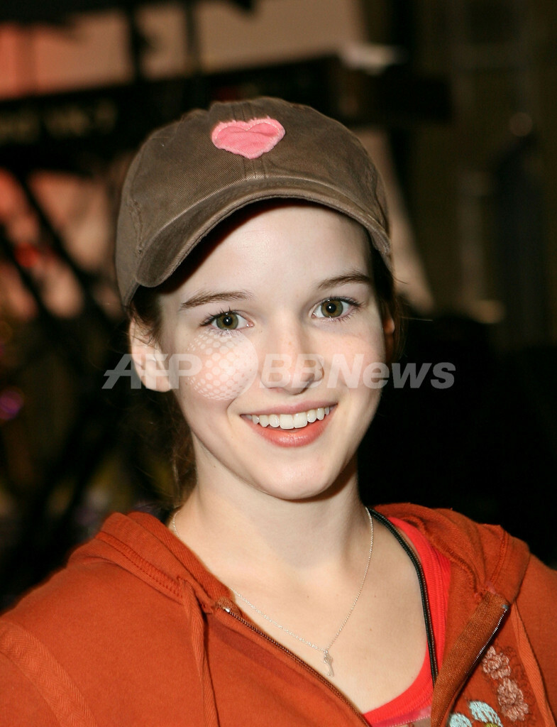 野球場で女優 歌手ヘイデン パネッティーアーと Band From Tv がパフォーマンス 国際ニュース Afpbb News