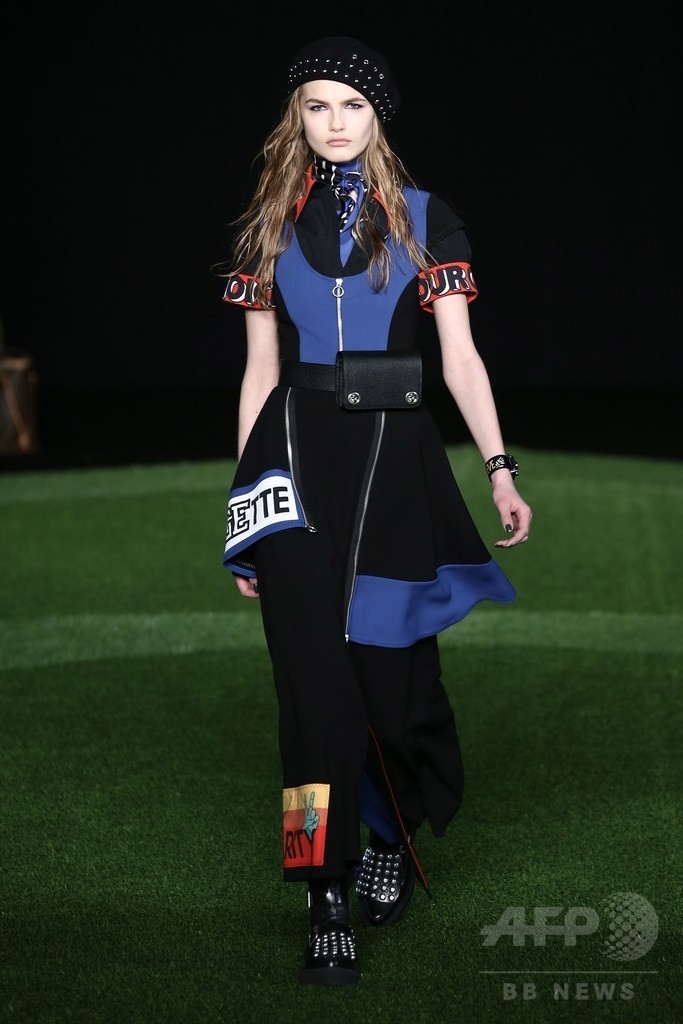 若者へのメッセージを服に、「マーク BY マーク ジェイコブス」15/16年秋冬