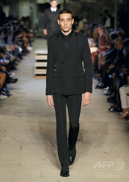 「ジバンシィ」16年春夏コレクション