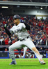24MLB、ア・リーグ優勝決定シリーズ（7回戦制）、クリーブランド・ガーディアンズ対ニューヨーク・ヤンキース。10回に勝ち越しの3点本塁打を放ち喜ぶニューヨーク・ヤンキースのフアン・ソト（2024年10月19日撮影）。(c)Maddie Meyer/Getty Images/AFP