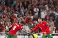 サッカーUEFAネーションズリーグ、リーグA・グループ1、ポルトガル対スコットランド。ブルーノ・ミゲル・フェルナンデス（左）と得点を喜ぶポルトガルのクリスティアーノ・ロナウド（2024年9月8日撮影）。(c)Patricia DE MELO MOREIRA / AFP