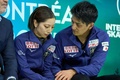 フィギュアスケート世界選手権、ペア・フリースケーティング（FS）。演技を終え、キスアンドクライで得点を待つ三浦璃来/木原龍一組（2024年3月21日撮影）。(c)Geoff Robins / AFP