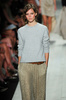 マイケル コース（Michael Kors）2011年春夏コレクションのランウェイに登場したモデルのフレジャ・ベハ（Freja Beha、2010年9月15日撮影）。(c)PRPhotos.com/Chervin
