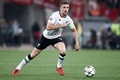 サッカー欧州チャンピオンズリーグ準決勝第2戦、ASローマ対リバプール。ボールをコントロールするリバプールのジョーダン・ヘンダーソン（2018年5月2日撮影）。(c)AFP PHOTO / Isabella BONOTTO