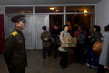 北朝鮮の首都・平壌（Pyongyang）市、平壌地下鉄の栄光（Yonggwang）駅を歩く通勤客。平壌地下鉄は故金日成（キム・イルソン、Kim Il-Sung）体制下の1969～1972年に開通。地下110メートル付近を走り、世界で最も地中深くにある地下鉄とされる。15日は、故金日成主席の生誕100年にあたる（2012年4月14日撮影）。(c)AFP/Ed Jones