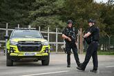米軍が使用する英空軍基地近くで「テロ行為」準備、容疑の男5人を逮捕