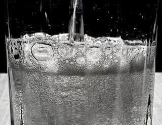 英国、飲料に「砂糖税」導入へ 肥満対策で 英国、飲料に「砂糖税」導入へ 肥満対策で