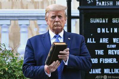 トランプ氏、聖書を販売 「米国に神の祝福を」