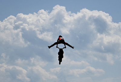 【今日の1枚】いざ大空へ、オーストリアGPでスタントショー