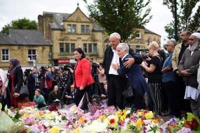 英国民投票まであと4日、EU残留・離脱両派が運動再開