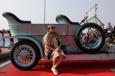 レトロな車がずらり、インドでビンテージカーの展示会
