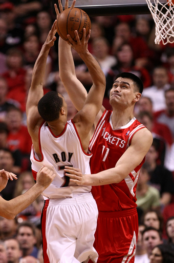 ロケッツ トレイルブレイザーズに快勝、NBAプレーオフ