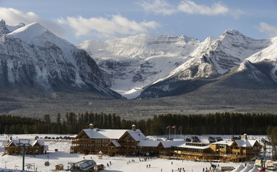 カナダ雪山で雪庇崩落、韓国人登山客5人転落死