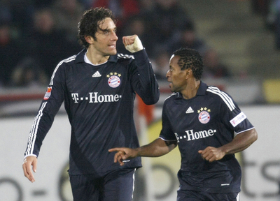 バイエルン レバークーゼン下し2位浮上