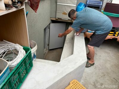 「引っ越す余裕もない」…ソウル・半地下住民の終わらない恐怖、またも床から浸水する現実