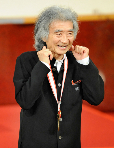 世界文化賞授賞式典、小澤征爾さんら笑顔で受賞
